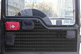панель MOLLE-PALS вместо обшивки двери багажника LandRover Discovery 1 (2)